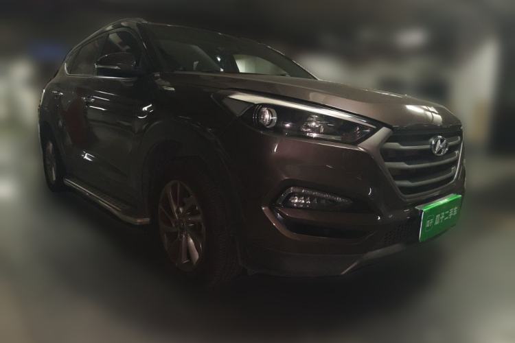 Used Hyundai Tucson 2015 1.6T Dual-Clutch Two-Wheel-Drive Smart Model Front Right 45 Deg