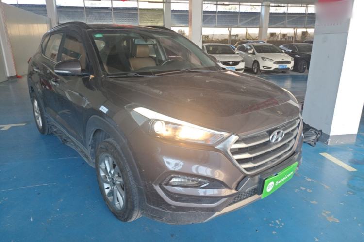 Used Hyundai Tucson 2015 1.6T Dual-Clutch Two-Wheel-Drive Smart Model Front Right 45 Deg