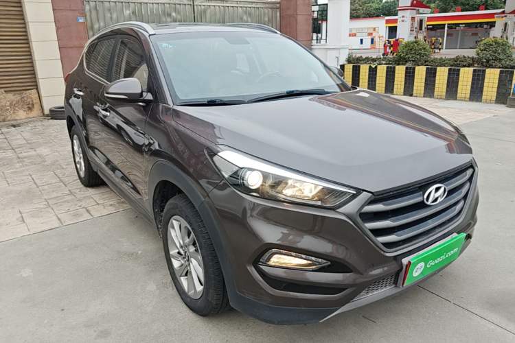 Used Hyundai Tucson 2015 1.6T Dual-Clutch Two-Wheel-Drive Smart Model Front Right 45 Deg
