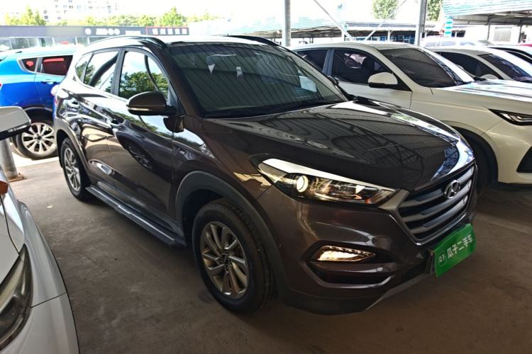 Used Hyundai Tucson 2015 1.6T Dual-Clutch Two-Wheel-Drive Smart Model Front Right 45 Deg