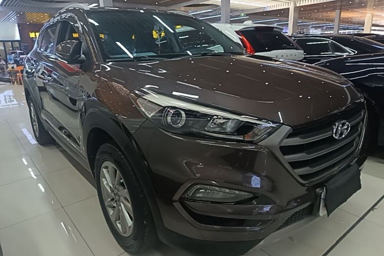 Used Hyundai Tucson 2015 1.6T Dual-Clutch Two-Wheel-Drive Smart Model Front Right 45 Deg