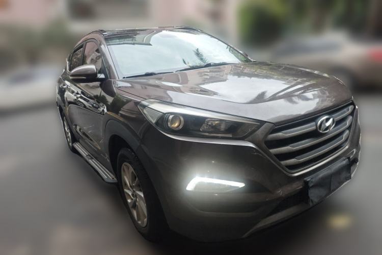 Used Hyundai Tucson 2015 1.6T Dual-Clutch Two-Wheel-Drive Smart Model Front Right 45 Deg