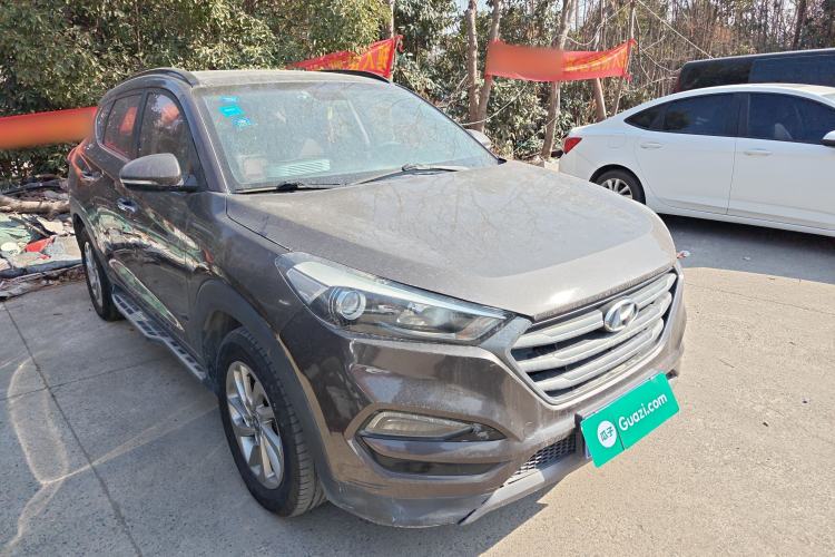 Used Hyundai Tucson 2015 1.6T Dual-Clutch Two-Wheel-Drive Smart Model Front Right 45 Deg