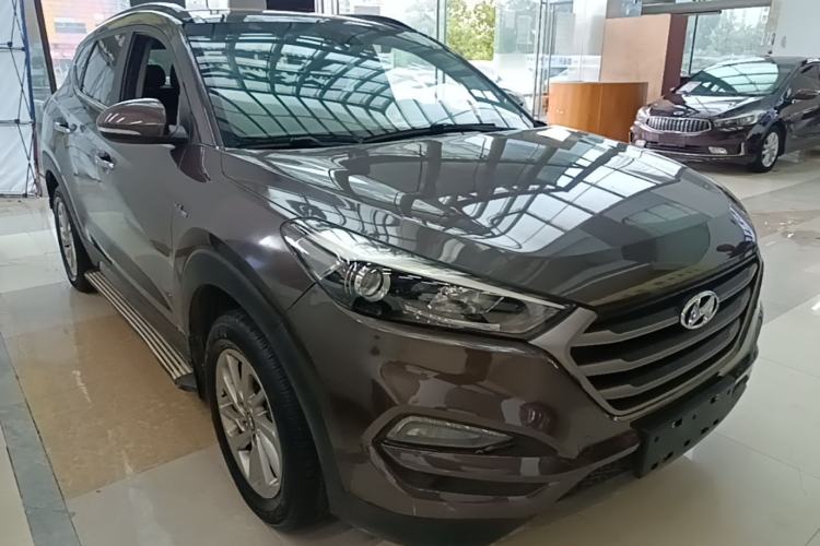 Used Hyundai Tucson 2015 1.6T Dual-Clutch Two-Wheel-Drive Smart Model Front Right 45 Deg