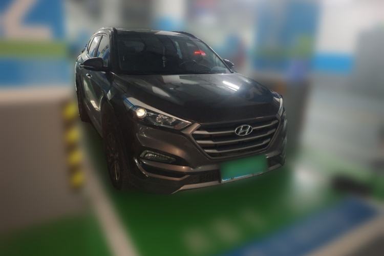 Used Hyundai Tucson 2015 1.6T Dual-Clutch Two-Wheel-Drive Leading Model Front Right 45 Deg