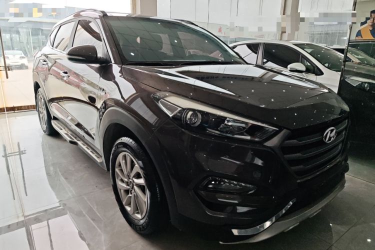Used Hyundai Tucson 2015 1.6T Dual-Clutch Two-Wheel-Drive Smart Model Front Right 45 Deg