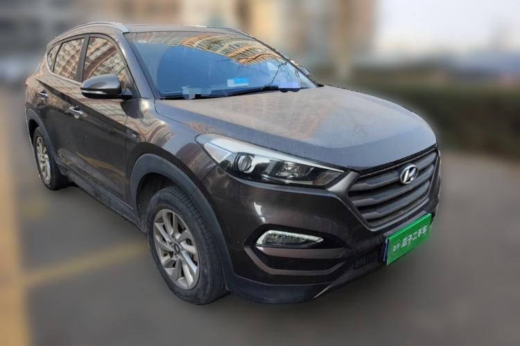 Used Hyundai Tucson 2015 1.6T Dual-Clutch Two-Wheel-Drive Smart Model Front Right 45 Deg