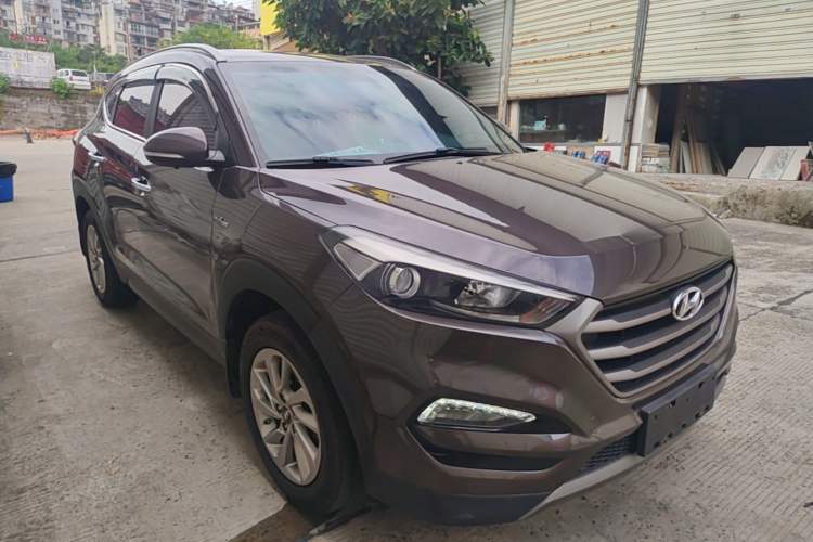 Used Hyundai Tucson 2015 1.6T Dual-Clutch Two-Wheel-Drive Smart Model Front Right 45 Deg