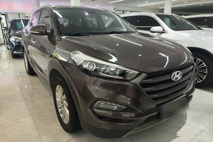 Used Hyundai Tucson 2015 1.6T Dual-Clutch Two-Wheel-Drive Smart Model Front Right 45 Deg