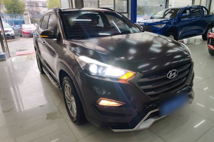 Used Hyundai Tucson 2015 1.6T Dual-Clutch Two-Wheel-Drive Smart Model Front Right 45 Deg