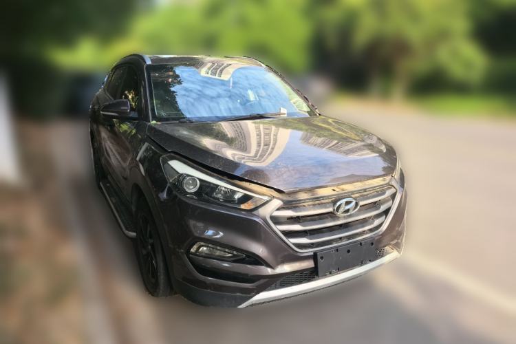 Used Hyundai Tucson 2015 1.6T Dual-Clutch Two-Wheel-Drive Smart Model Front Right 45 Deg