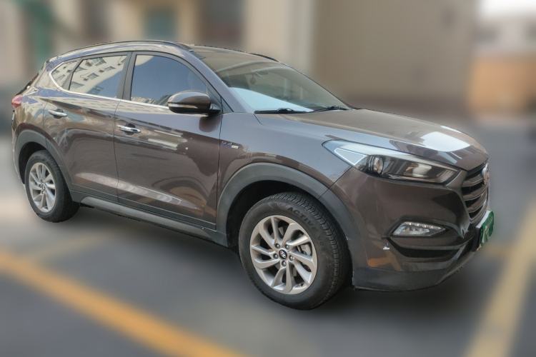 Used Hyundai Tucson 2015 1.6T Dual-Clutch Two-Wheel-Drive Smart Model Front Right 45 Deg