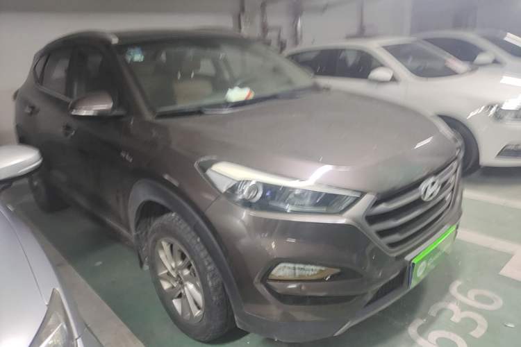 Used Hyundai Tucson 2015 1.6T Dual-Clutch Two-Wheel-Drive Smart Model Front Right 45 Deg