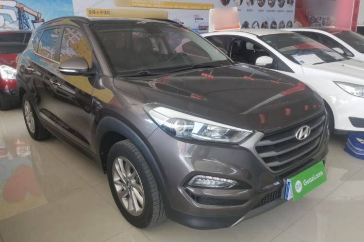 Used Hyundai Tucson 2015 1.6T Dual-Clutch Two-Wheel-Drive Smart Model Front Right 45 Deg