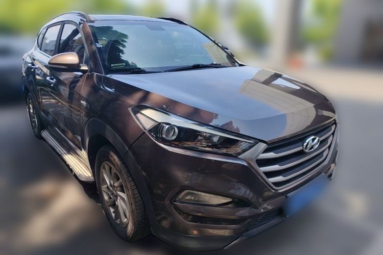 Used Hyundai Tucson 2015 1.6T Dual-Clutch Two-Wheel-Drive Smart Model Front Right 45 Deg