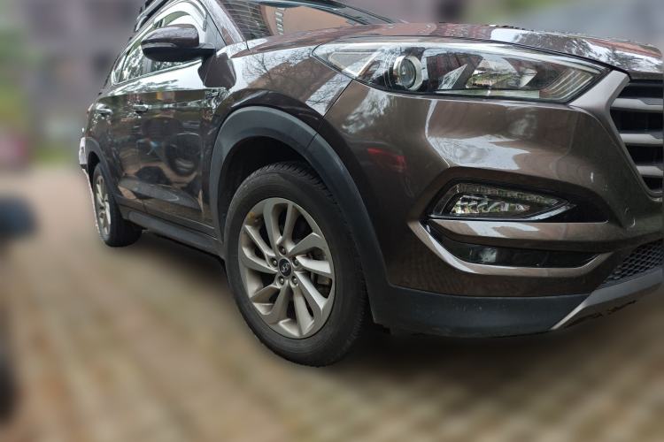 Used Hyundai Tucson 2015 1.6T Dual-Clutch Two-Wheel-Drive Smart Model Front Right 45 Deg