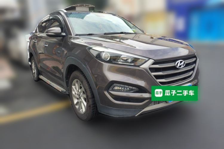 Used Hyundai Tucson 2015 1.6T Dual-Clutch Two-Wheel-Drive Smart Model Front Right 45 Deg