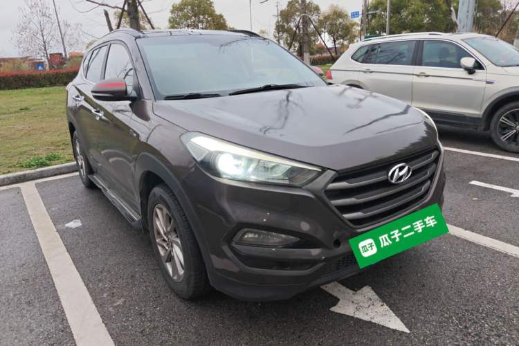 Used Hyundai Tucson 2015 1.6T Dual-Clutch Two-Wheel-Drive Smart Model Front Right 45 Deg