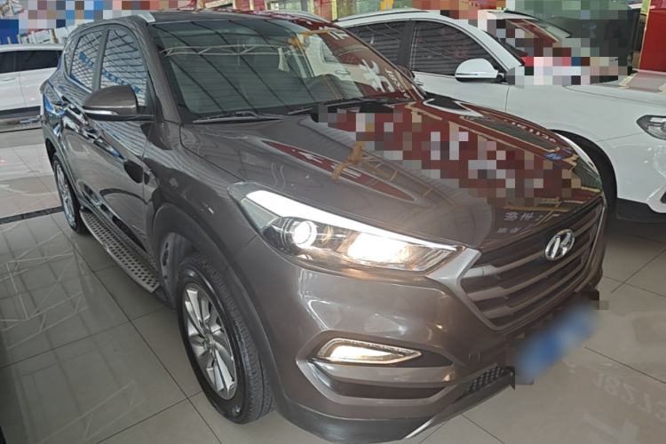 Used Hyundai Tucson 2015 1.6T Dual-Clutch Two-Wheel-Drive Smart Model Front Right 45 Deg
