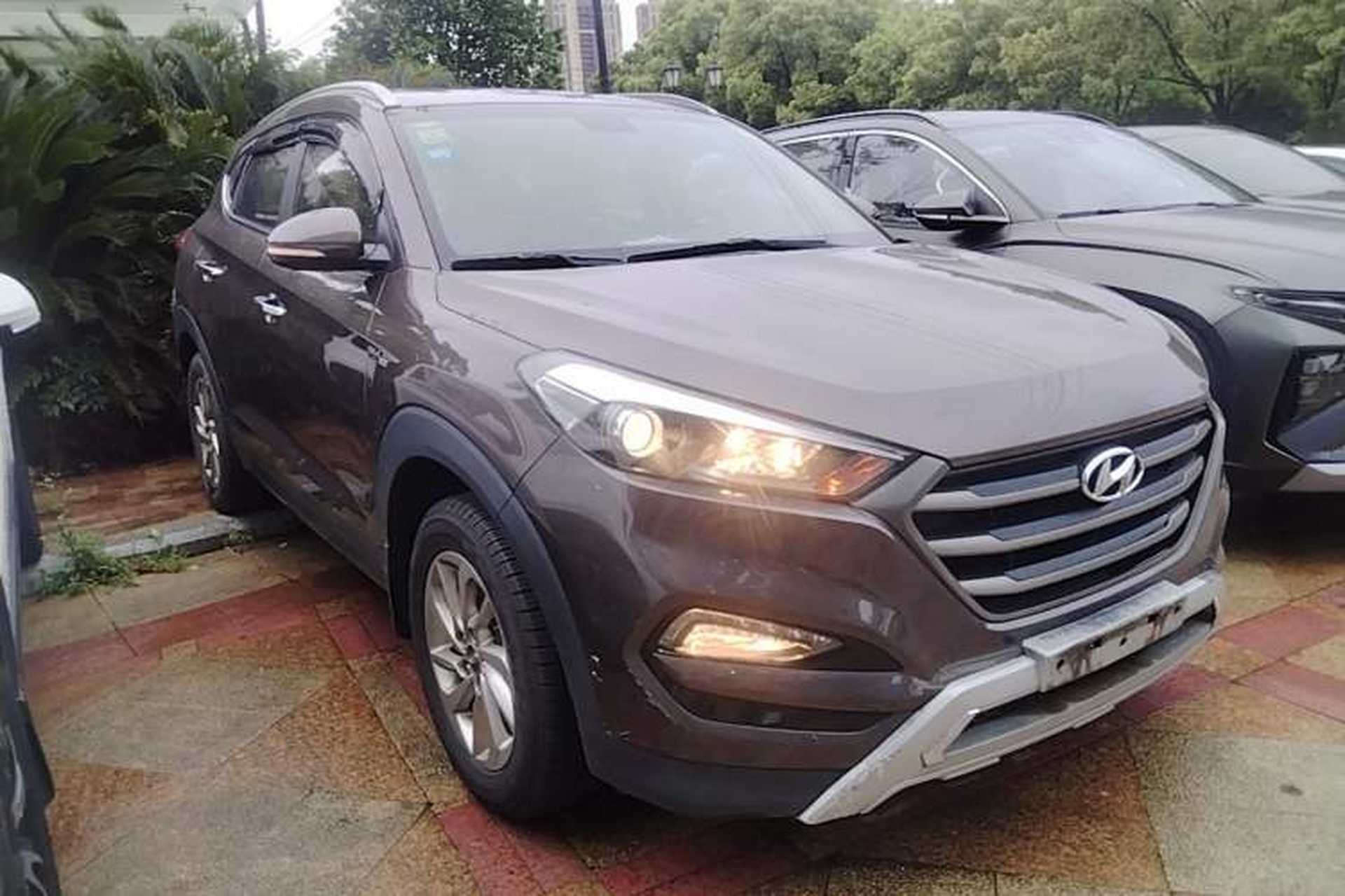 Used Hyundai Tucson 2015 1.6T Dual-Clutch Two-Wheel-Drive Smart Model Front Right 45 Deg