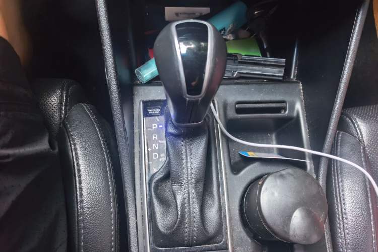 Used Hyundai Tucson 2015 2.0L Automatic Two-Wheel Drive Smart Version Gear Lever