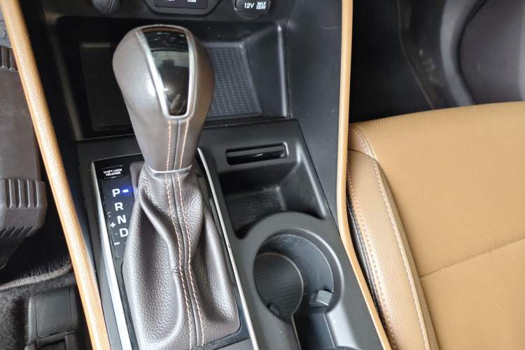 Used Hyundai Tucson 2015 1.6T Dual-Clutch Two-Wheel-Drive Leading Model Gear Lever