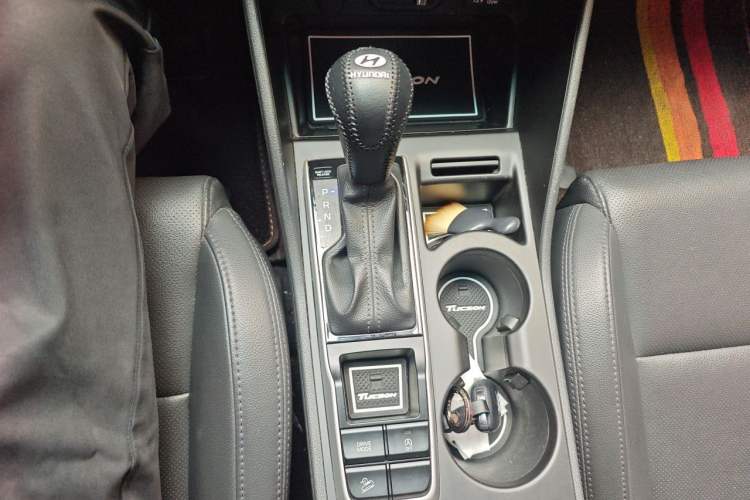 Used Hyundai Tucson 2015 1.6T Dual-Clutch Two-Wheel-Drive Leading Model Gear Lever