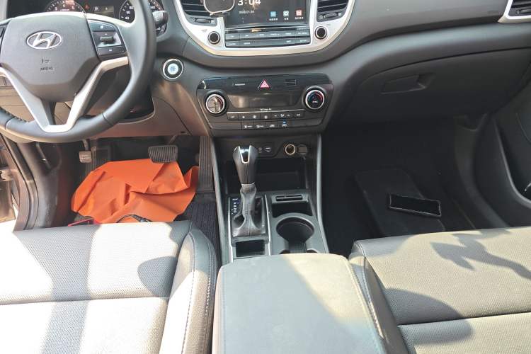 Used Hyundai Tucson 2015 1.6T Dual-Clutch Two-Wheel-Drive Smart Model Gear Lever
