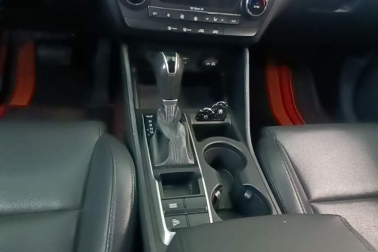 Used Hyundai Tucson 2015 1.6T Dual-Clutch Two-Wheel-Drive Smart Model Gear Lever