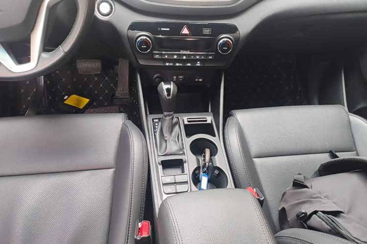 Used Hyundai Tucson 2015 1.6T Dual-Clutch Two-Wheel-Drive Smart Model Gear Lever