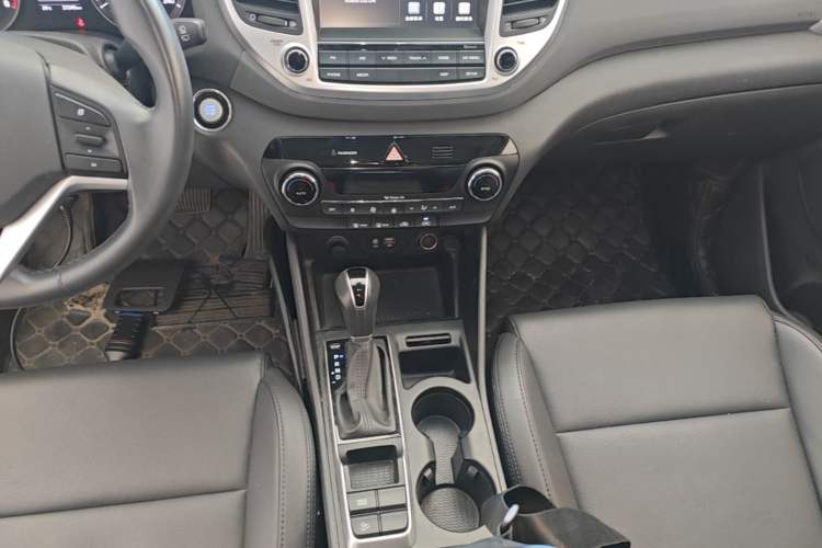 Used Hyundai Tucson 2015 1.6T Dual-Clutch Two-Wheel-Drive Smart Model Gear Lever
