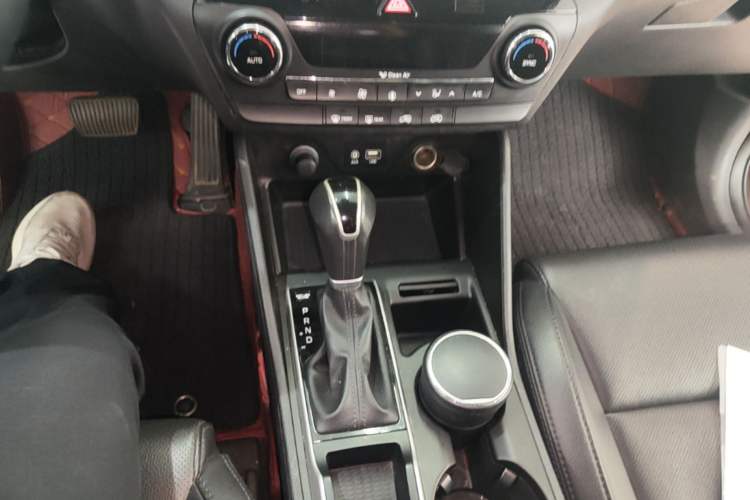 Used Hyundai Tucson 2015 1.6T Dual-Clutch Two-Wheel-Drive Smart Model Gear Lever