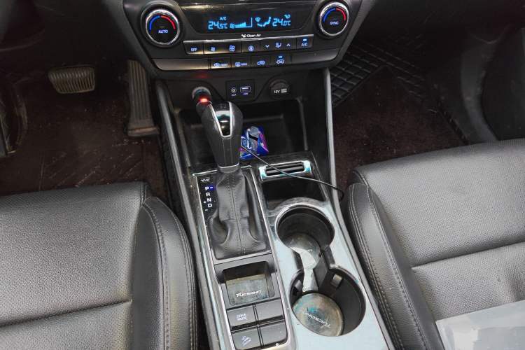 Used Hyundai Tucson 2015 1.6T Dual-Clutch Two-Wheel-Drive Smart Model Gear Lever