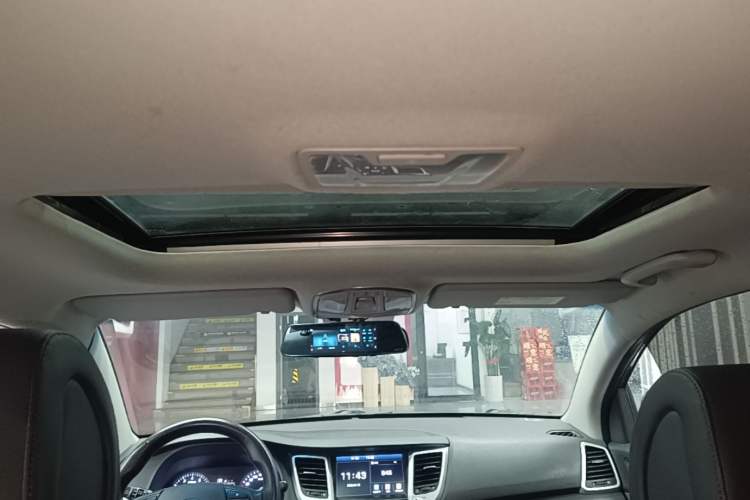 Used Hyundai Tucson 2015 1.6T Dual-Clutch Two-Wheel-Drive Smart Model Headliner