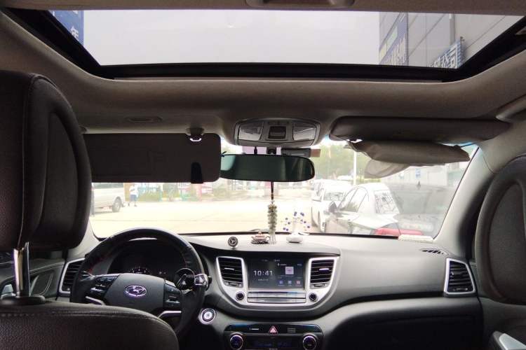 Used Hyundai Tucson 2015 1.6T Dual-Clutch Two-Wheel-Drive Smart Model Headliner