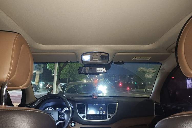 Used Hyundai Tucson 2015 1.6T Dual-Clutch Four-Wheel Drive Flagship Model Headliner