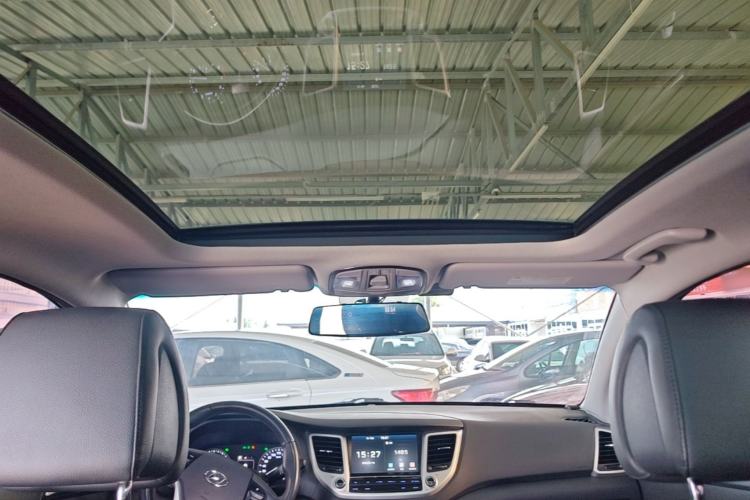 Used Hyundai Tucson 2015 1.6T Dual-Clutch Two-Wheel-Drive Smart Model Headliner
