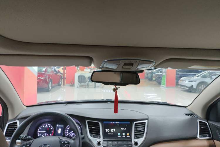 Used Hyundai Tucson 2015 1.6T Dual-Clutch Four-Wheel Drive Flagship Model Headliner