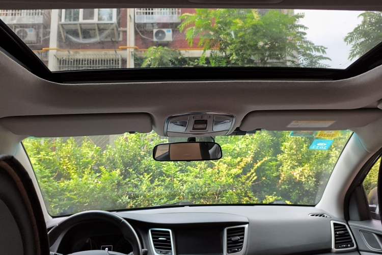 Used Hyundai Tucson 2015 1.6T Dual-Clutch Two-Wheel-Drive Smart Model Headliner