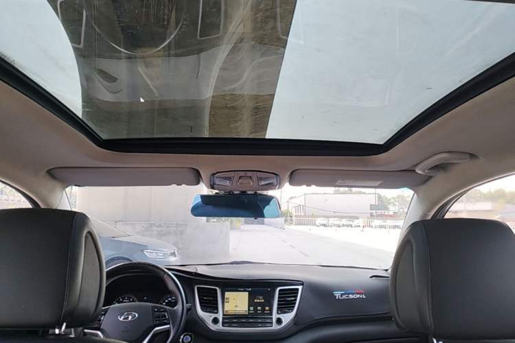 Used Hyundai Tucson 2015 1.6T Dual-Clutch Four-Wheel Drive Flagship Model Headliner