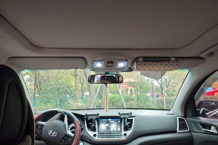 Used Hyundai Tucson 2015 1.6T Dual-Clutch Two-Wheel-Drive Smart Model Headliner