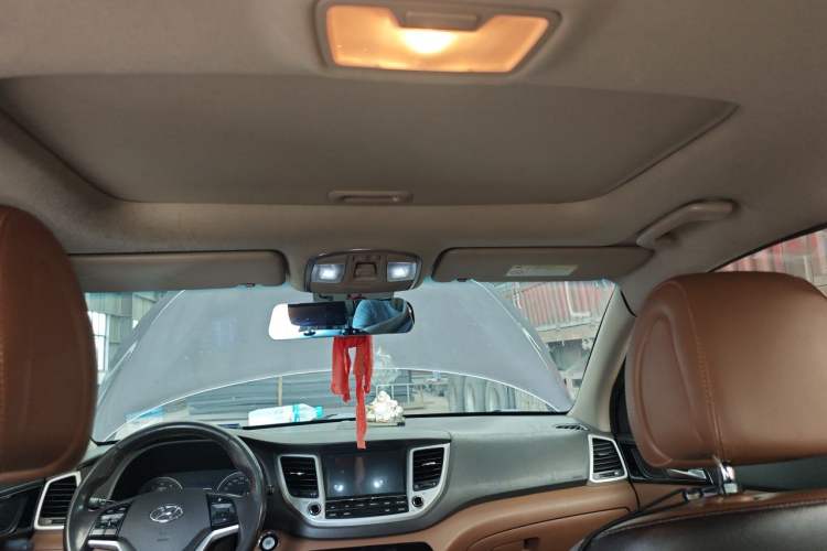 Used Hyundai Tucson 2015 1.6T Dual-Clutch Two-Wheel-Drive Smart Model Headliner