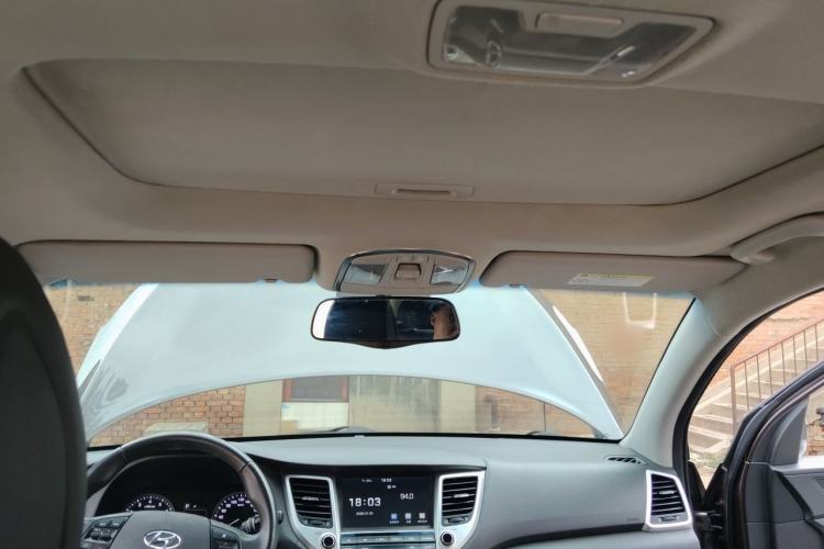 Used Hyundai Tucson 2015 1.6T Dual-Clutch Two-Wheel-Drive Smart Model Headliner