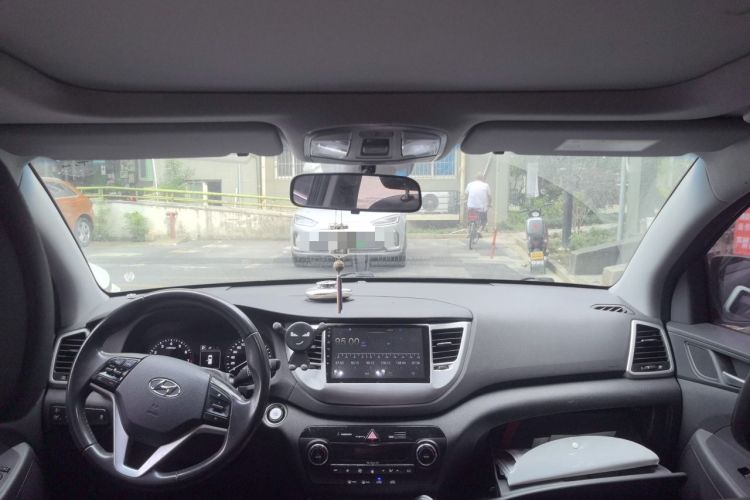 Used Hyundai Tucson 2015 1.6T Dual-Clutch Two-Wheel-Drive Smart Model Headliner
