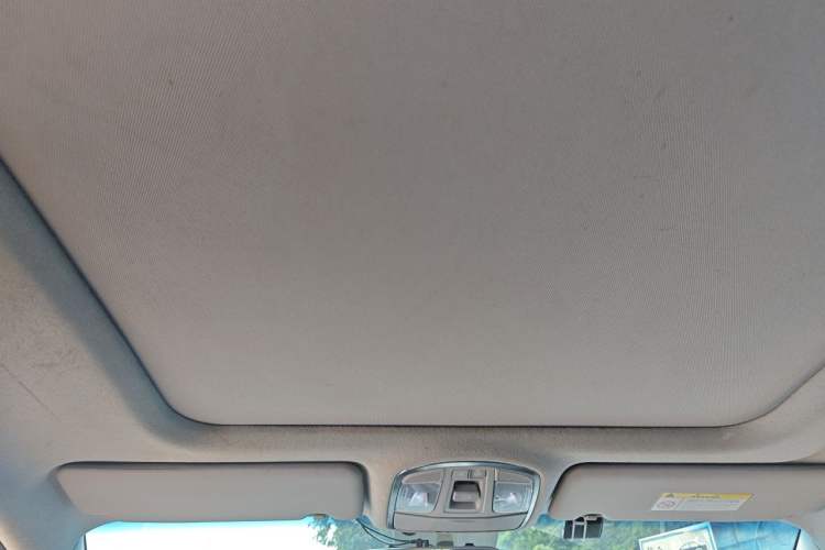 Used Hyundai Tucson 2015 1.6T Dual-Clutch Two-Wheel-Drive Smart Model Headliner