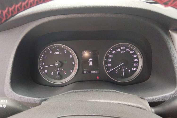 Used Hyundai Tucson 2015 1.6T Dual-Clutch Two-Wheel-Drive Smart Model Instrument Cluster
