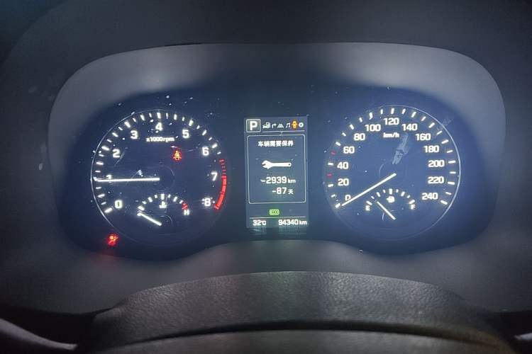 Used Hyundai Tucson 2015 1.6T Dual-Clutch Four-Wheel Drive Flagship Model Instrument Cluster