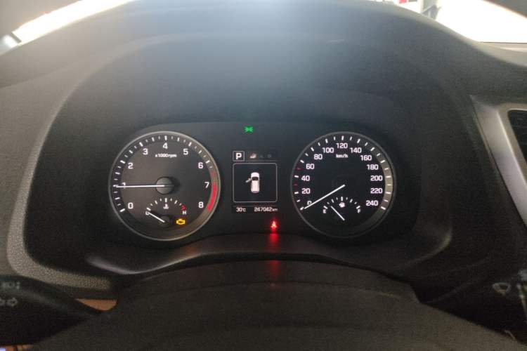 Used Hyundai Tucson 2015 1.6T Dual-Clutch Two-Wheel-Drive Smart Model Instrument Cluster