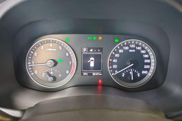 Used Hyundai Tucson 2015 1.6T Dual-Clutch Two-Wheel-Drive Smart Model Instrument Cluster