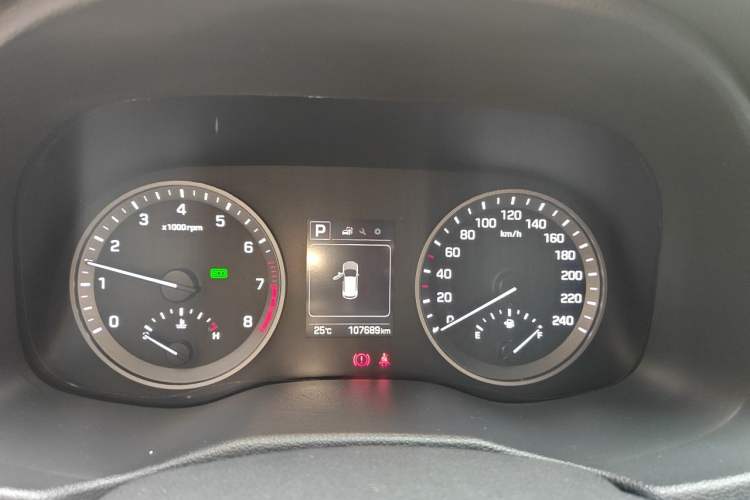 Used Hyundai Tucson 2015 1.6T Dual-Clutch Two-Wheel-Drive Leading Model Instrument Cluster
